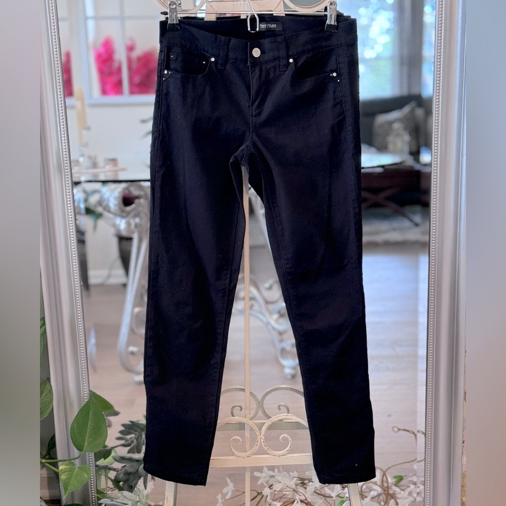 White House Black Market SZ 2 Black Skimmer Jeans with zipper at the ankles